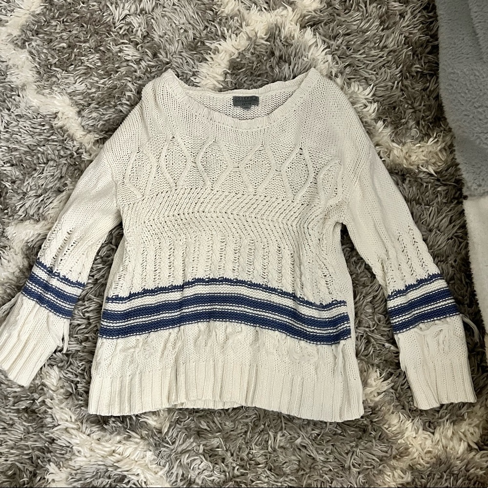 Long sleeve white top with stripes